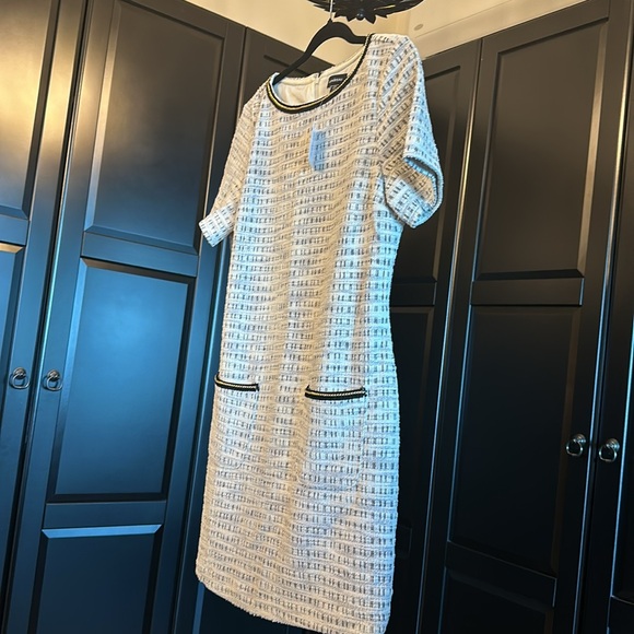 Le Cheteau Dress - Picture 5 of 5